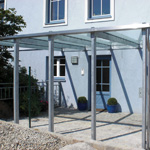 Carport mit Stahlgerüst und Glasdach
